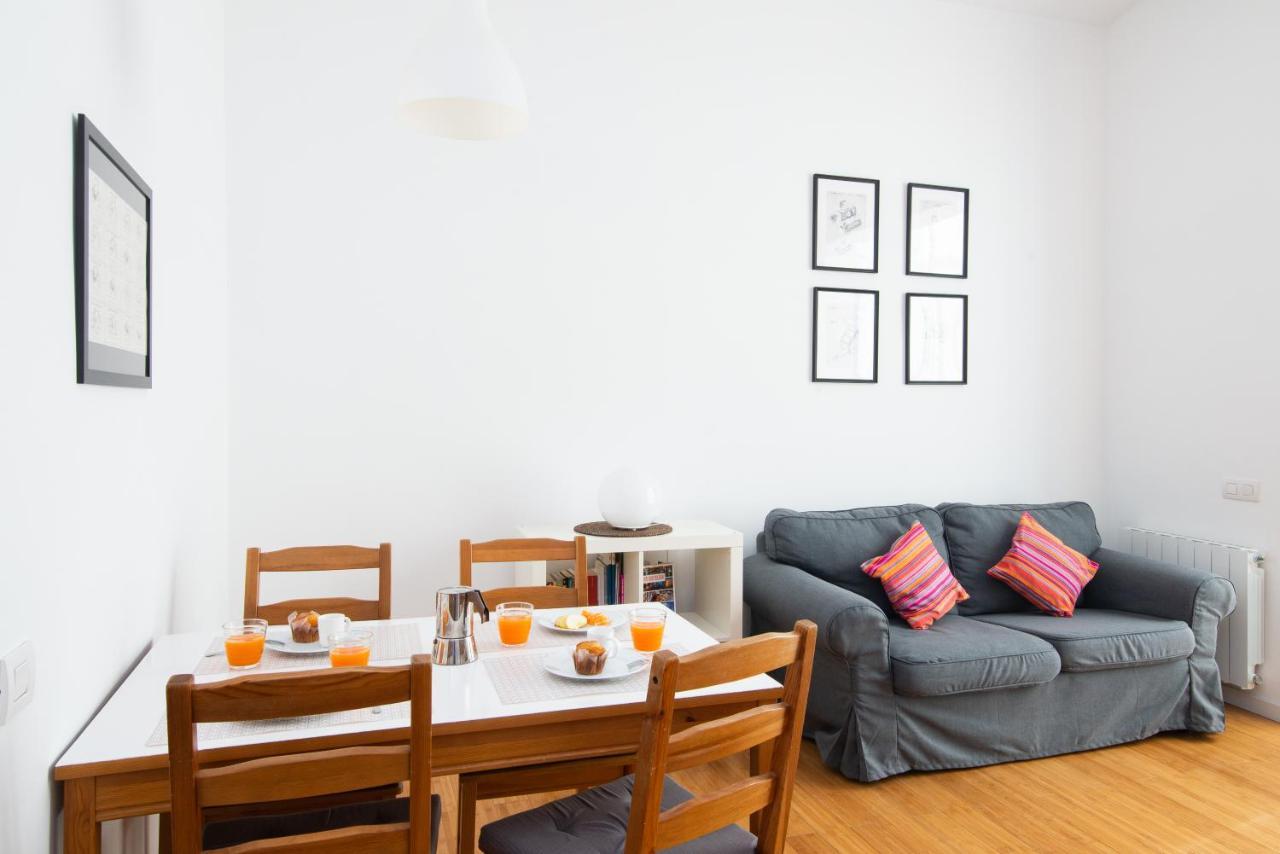 Barcelona Cozy Apartment ภายนอก รูปภาพ