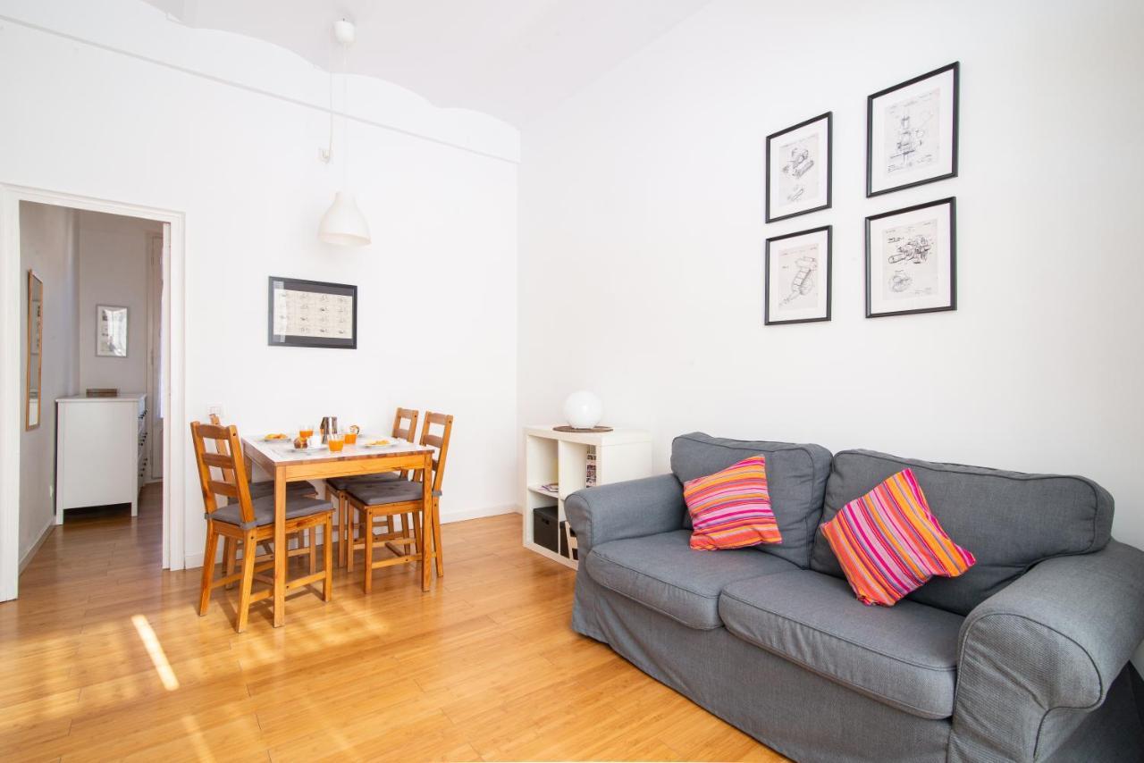 Barcelona Cozy Apartment ภายนอก รูปภาพ