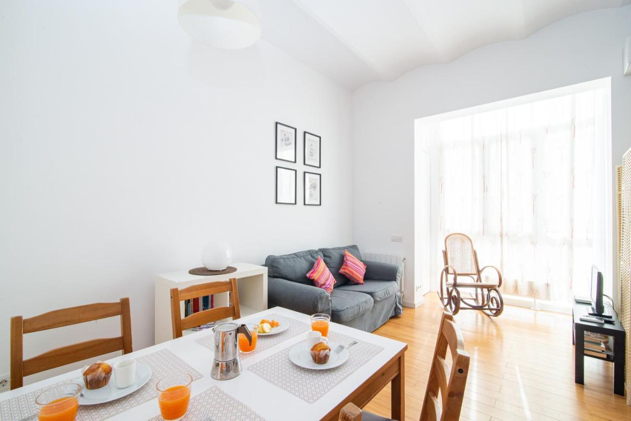 Barcelona Cozy Apartment ภายนอก รูปภาพ