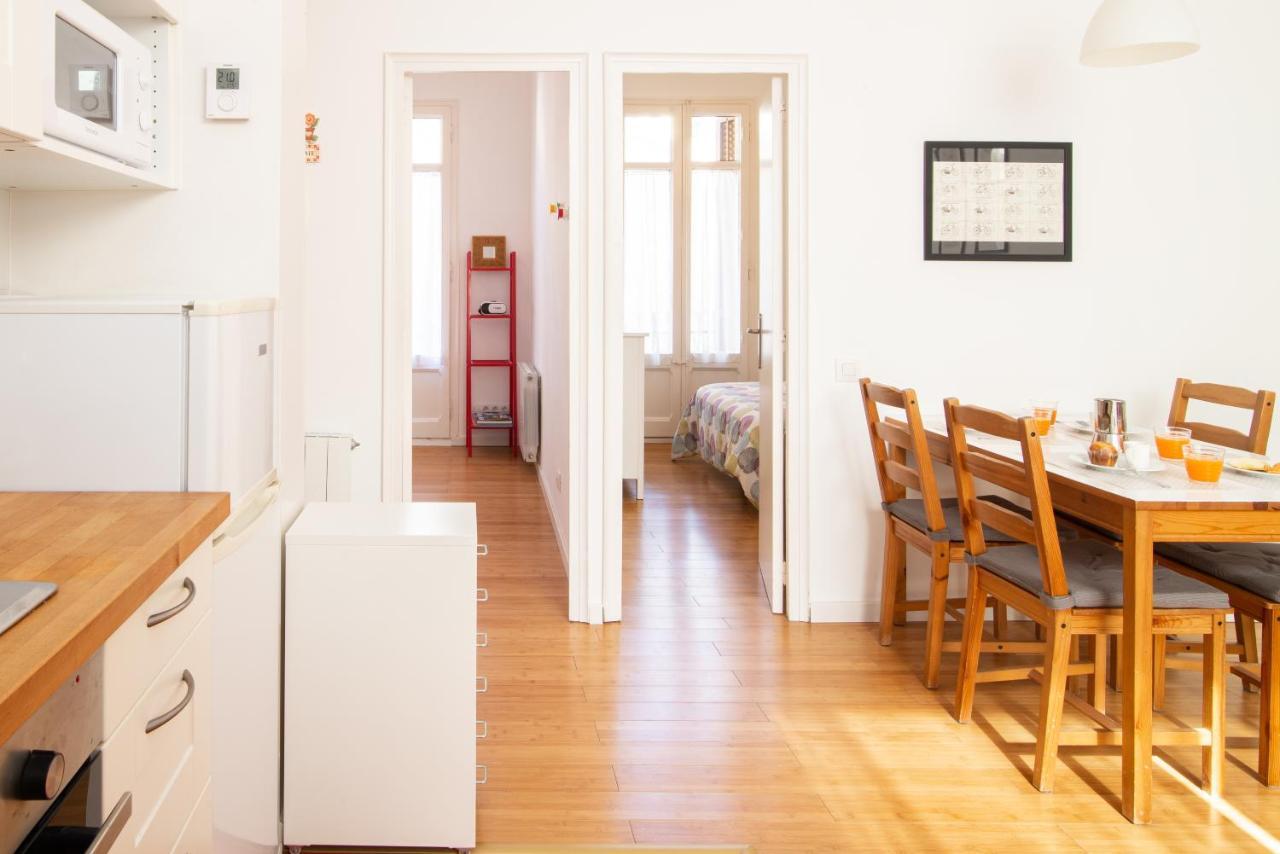 Barcelona Cozy Apartment ภายนอก รูปภาพ