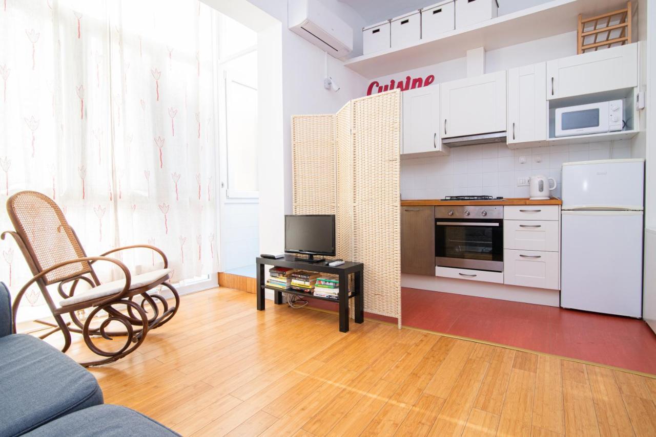 Barcelona Cozy Apartment ภายนอก รูปภาพ