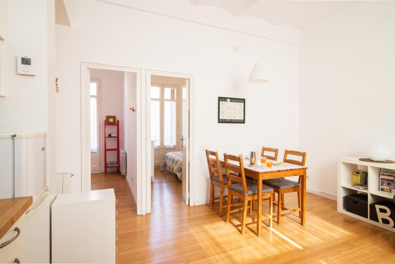 Barcelona Cozy Apartment ภายนอก รูปภาพ