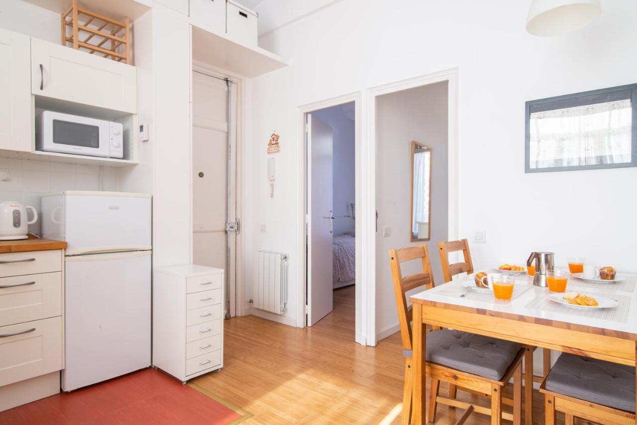 Barcelona Cozy Apartment ภายนอก รูปภาพ